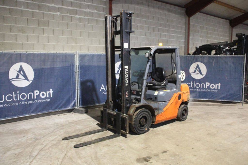 Forklift Toyota 02-8FGF25 LPG 2500kg 4.5m 2008