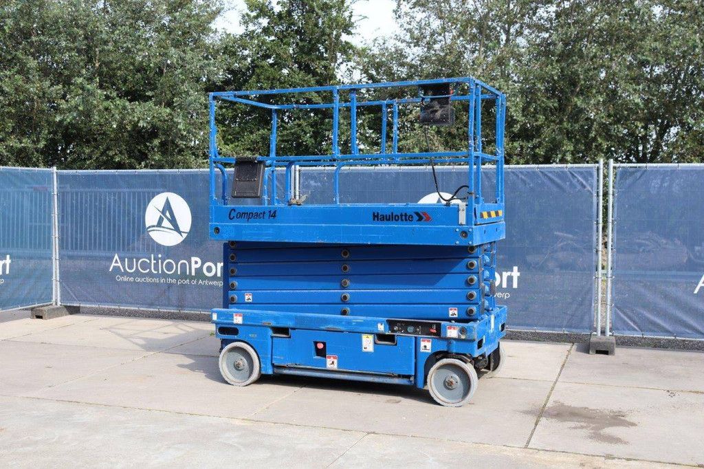 Scherenarbeitsbühne Haulotte Compact 14 Elektrisch 350 kg 13,8 m 2010