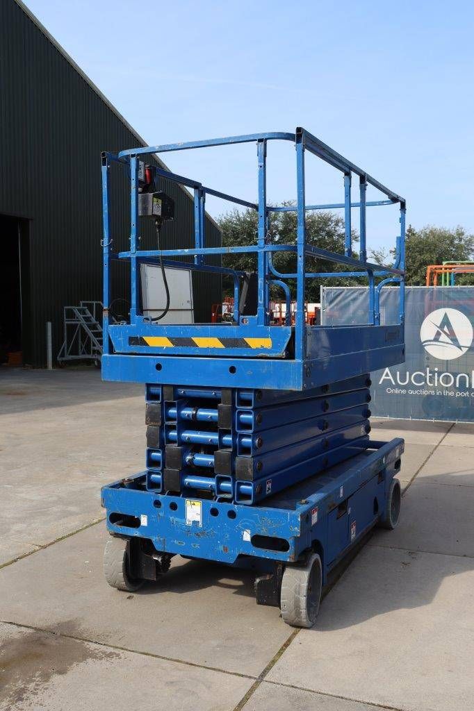 Scherenarbeitsbühne Haulotte Compact 14 Elektrisch 350 kg 13,8 m 2010