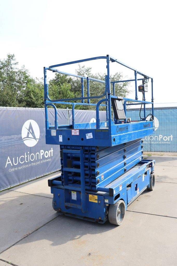 Scherenarbeitsbühne Haulotte Compact 14 Elektrisch 350 kg 13,8 m 2010