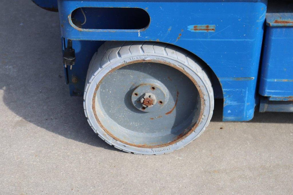 Scherenarbeitsbühne Haulotte Compact 14 Elektrisch 350 kg 13,8 m 2010