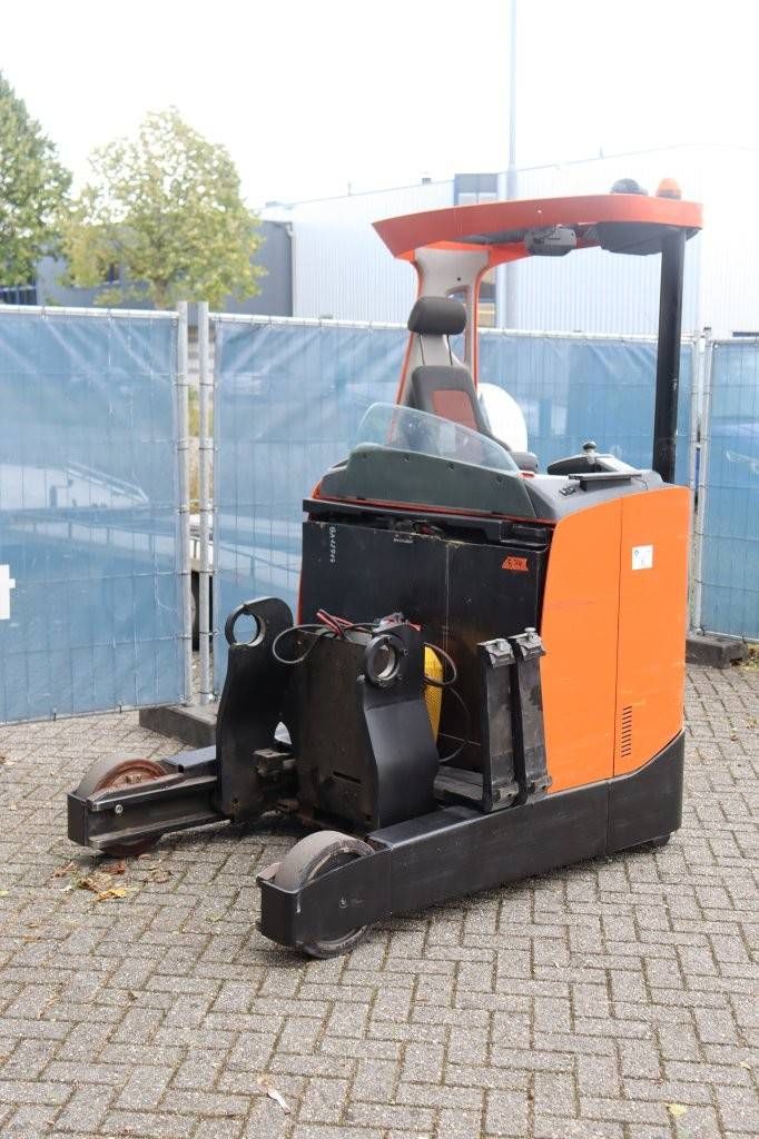 Reach truck electric