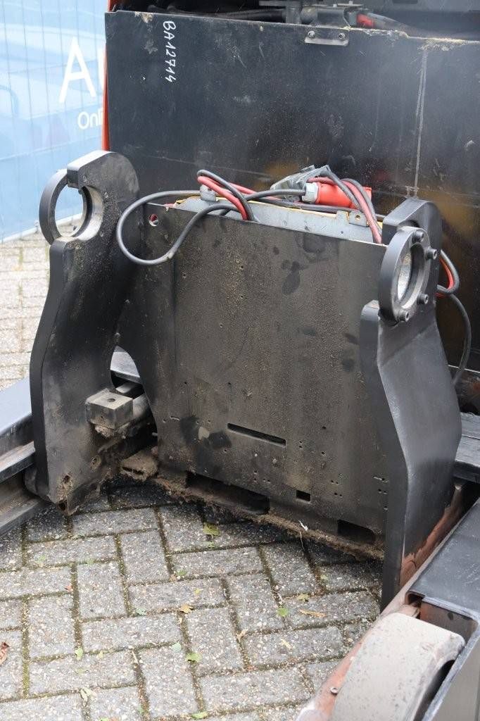 Reach truck electric