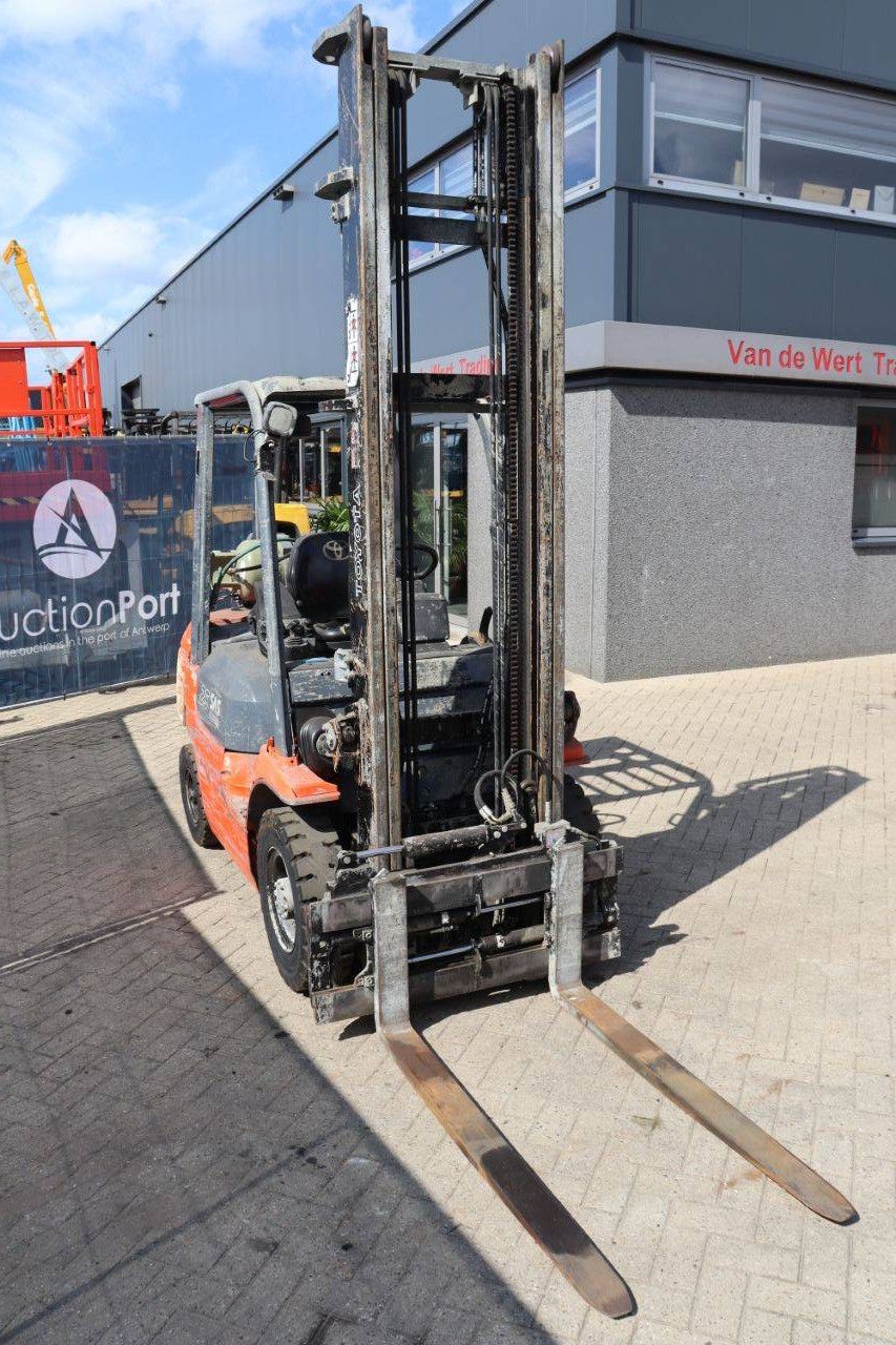 Forklift Toyota 42-7FGF25 LPG 2500kg 5.0m 2011