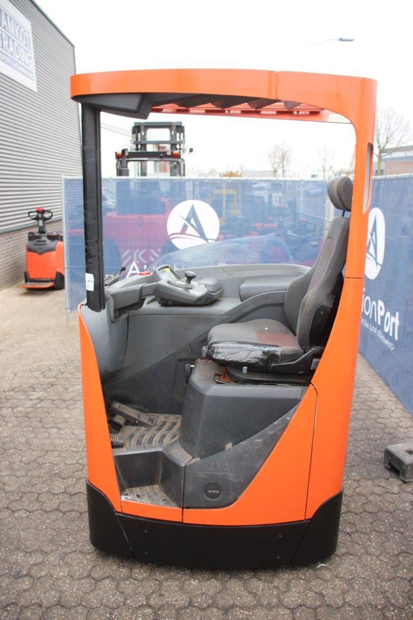 Reach truck Toyota RRE180 Electric 1800kg 2017