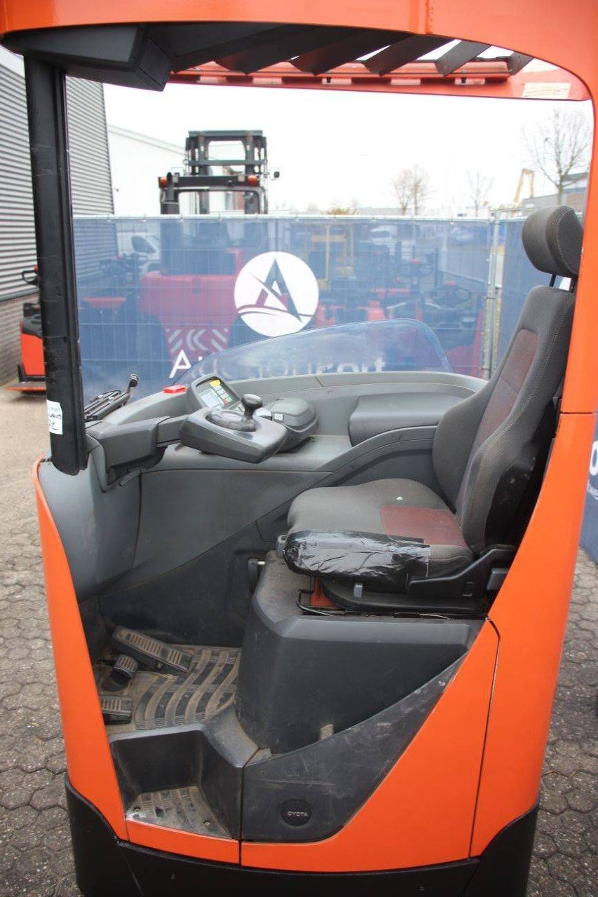 Reach truck Toyota RRE180 Electric 1800kg 2017