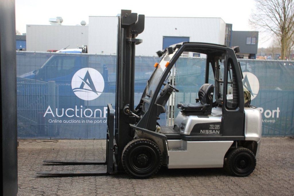 Nissan 25 LPG-Gabelstapler, 2500 kg