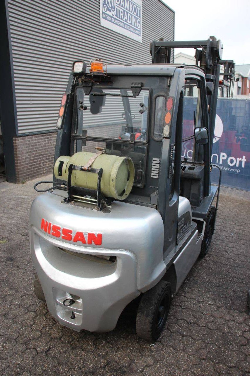 Nissan 25 LPG-Gabelstapler, 2500 kg