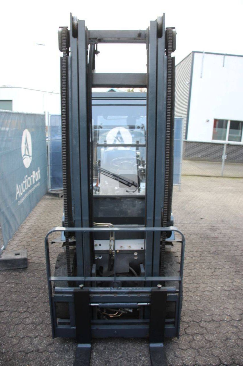 Nissan 25 LPG-Gabelstapler, 2500 kg