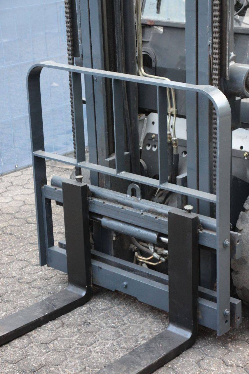 Nissan 25 LPG-Gabelstapler, 2500 kg