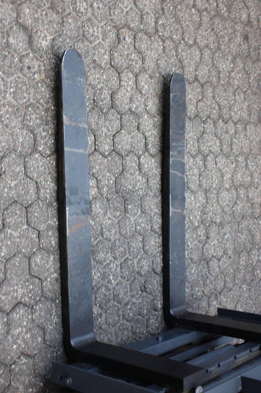 Nissan 25 LPG-Gabelstapler, 2500 kg