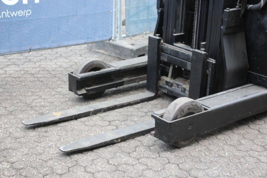 Reach truck Yale MR16 Electric 1600kg 2009