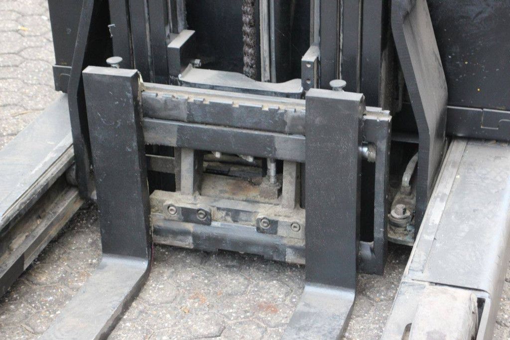 Reach truck Yale MR16 Electric 1600kg 2009