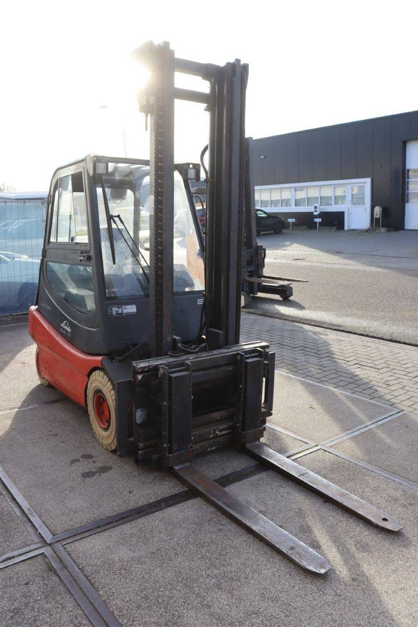 Forklift Linde E30-02 Electric 3000kg 2001