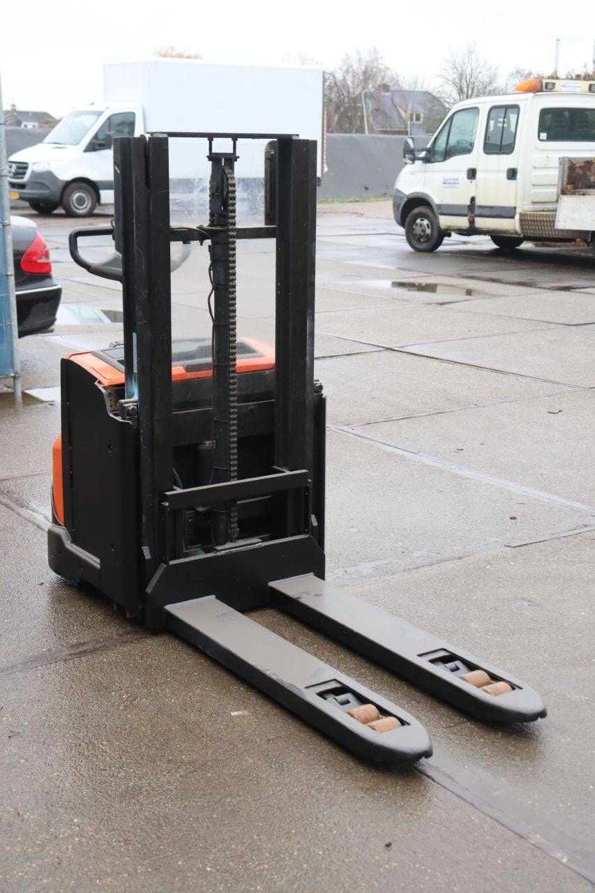 Stacker Toyota SWE200D Electric 1000kg 2016