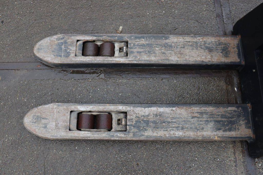 Stacker BT SPE160L Electric 1600kg 2008