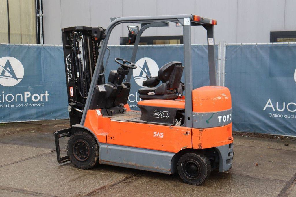Toyota 7FBMF30 Elektro-Gabelstapler, 3000 kg, 4,3 m, Baujahr 2009