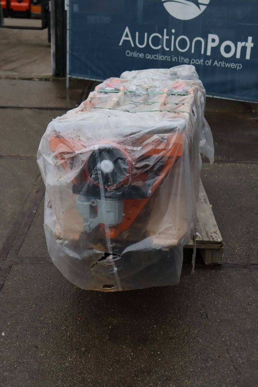 Lot of 6 Pallet Trucks New