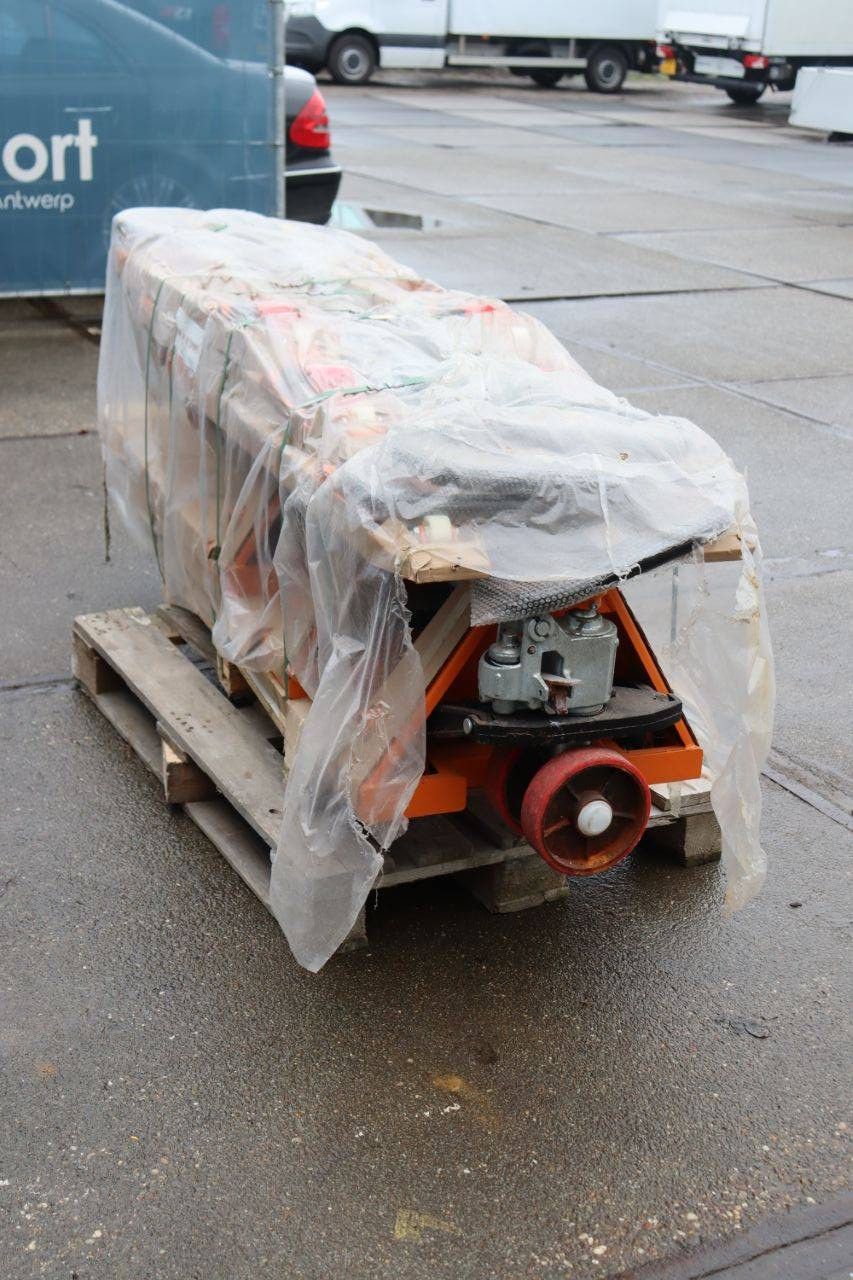 Lot of 6 Pallet Trucks New