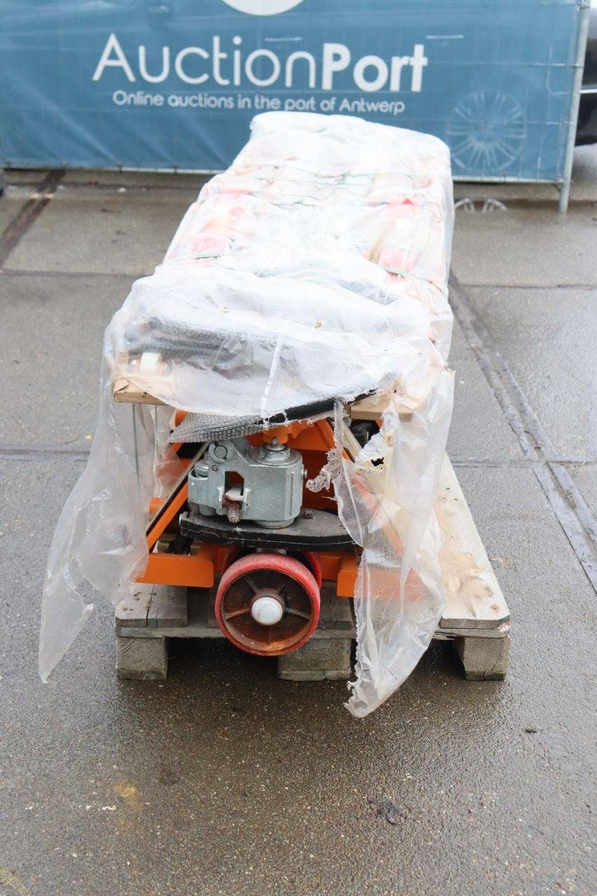 Lot of 6 Pallet Trucks New