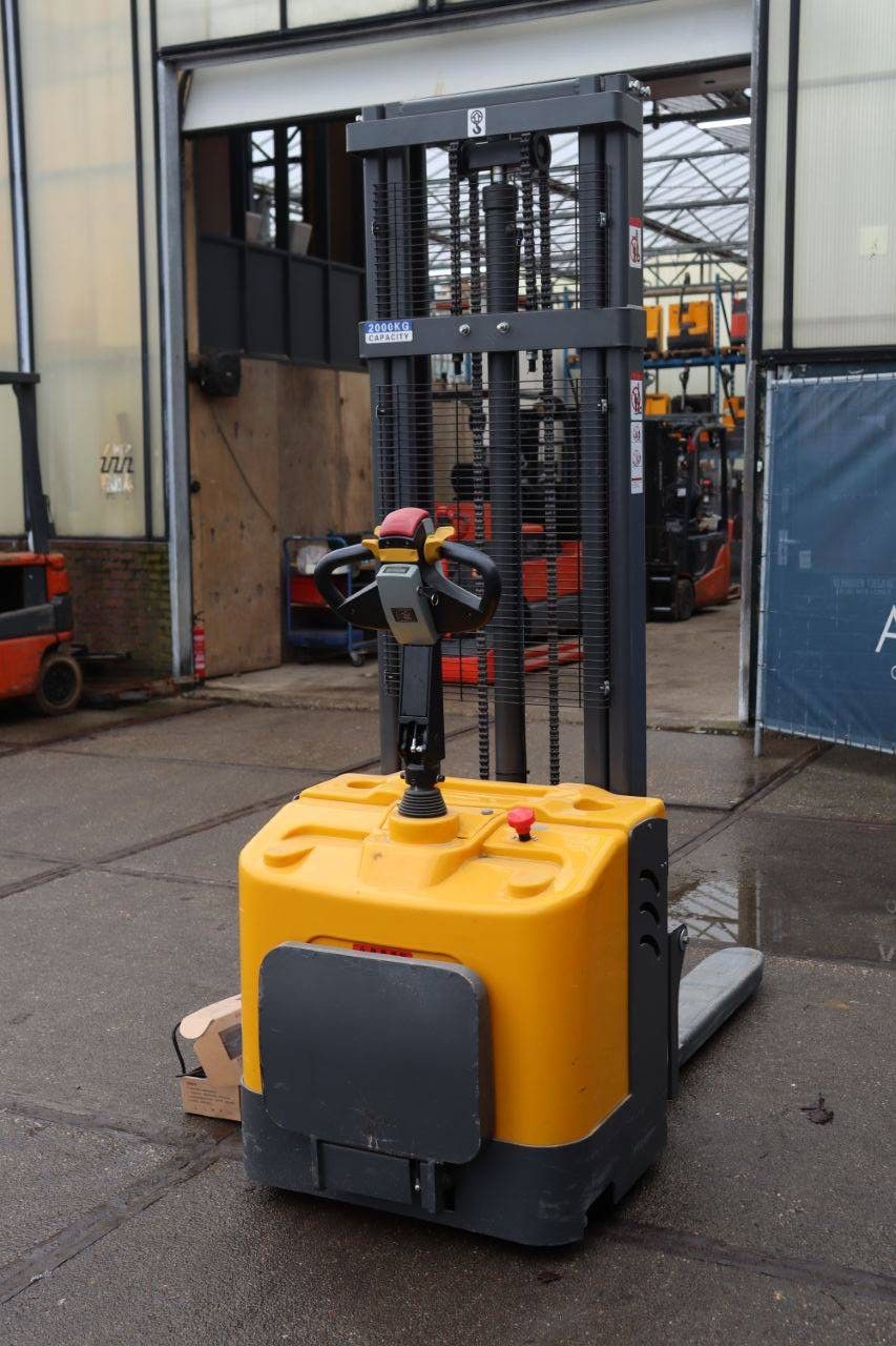Stacker Jungheinrich EMD 220 Electric 2000kg
