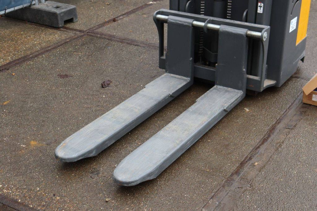 Stacker Jungheinrich EMD 220 Electric 2000kg