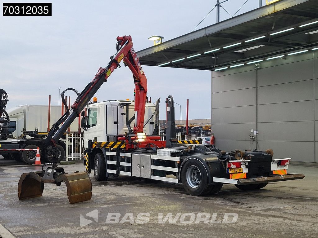 Scania P P230 4X2 NL-Truck HMF 1060K2 Kran Crane Hyva containersystem Euro 4