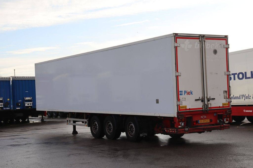 Closed Semi-trailer Pacton B3-001 39000kg 2006