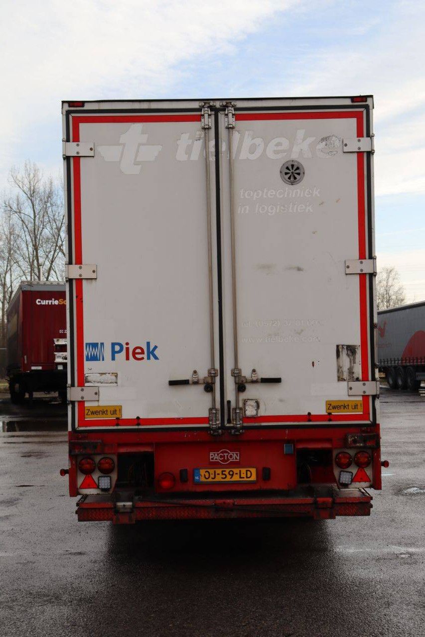 Closed Semi-trailer Pacton B3-001 39000kg 2006