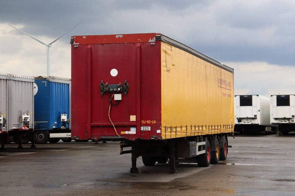 Curtainsider trailer Pacton TRD345 2006