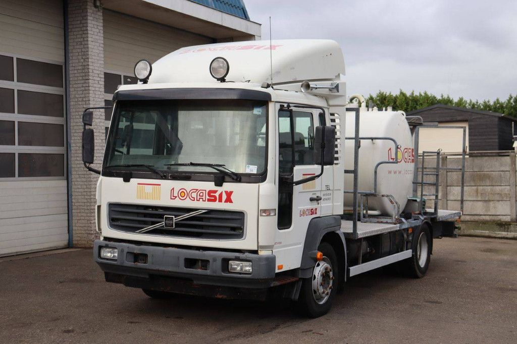 Volvo FL6 Diesel 250hp box truck