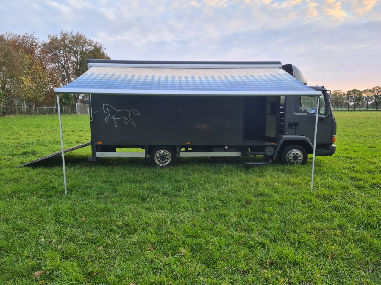 Daf 45 paardenvrachtwagen paardenwagen met luchtvering