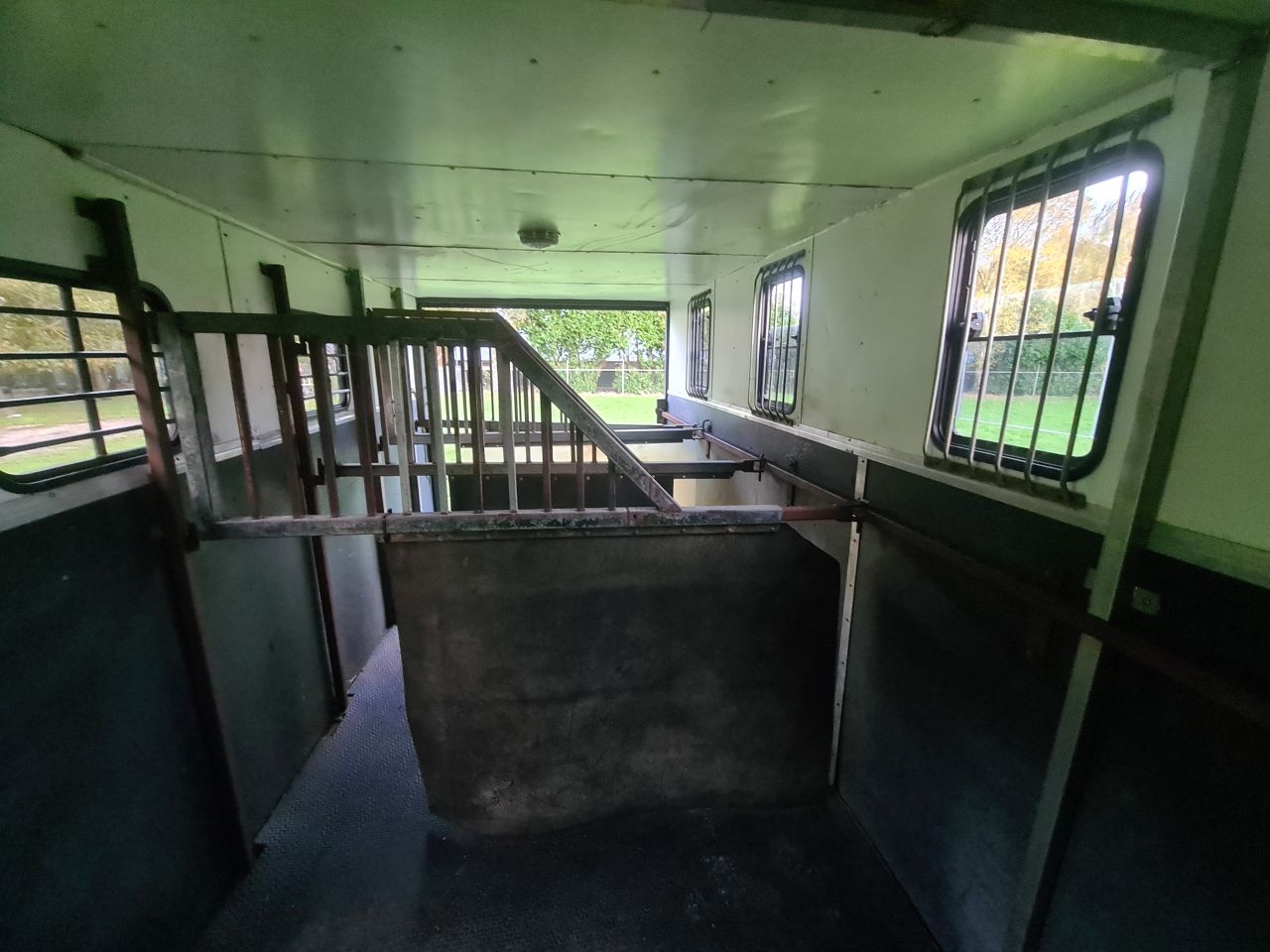 Daf 45 paardenvrachtwagen paardenwagen met luchtvering