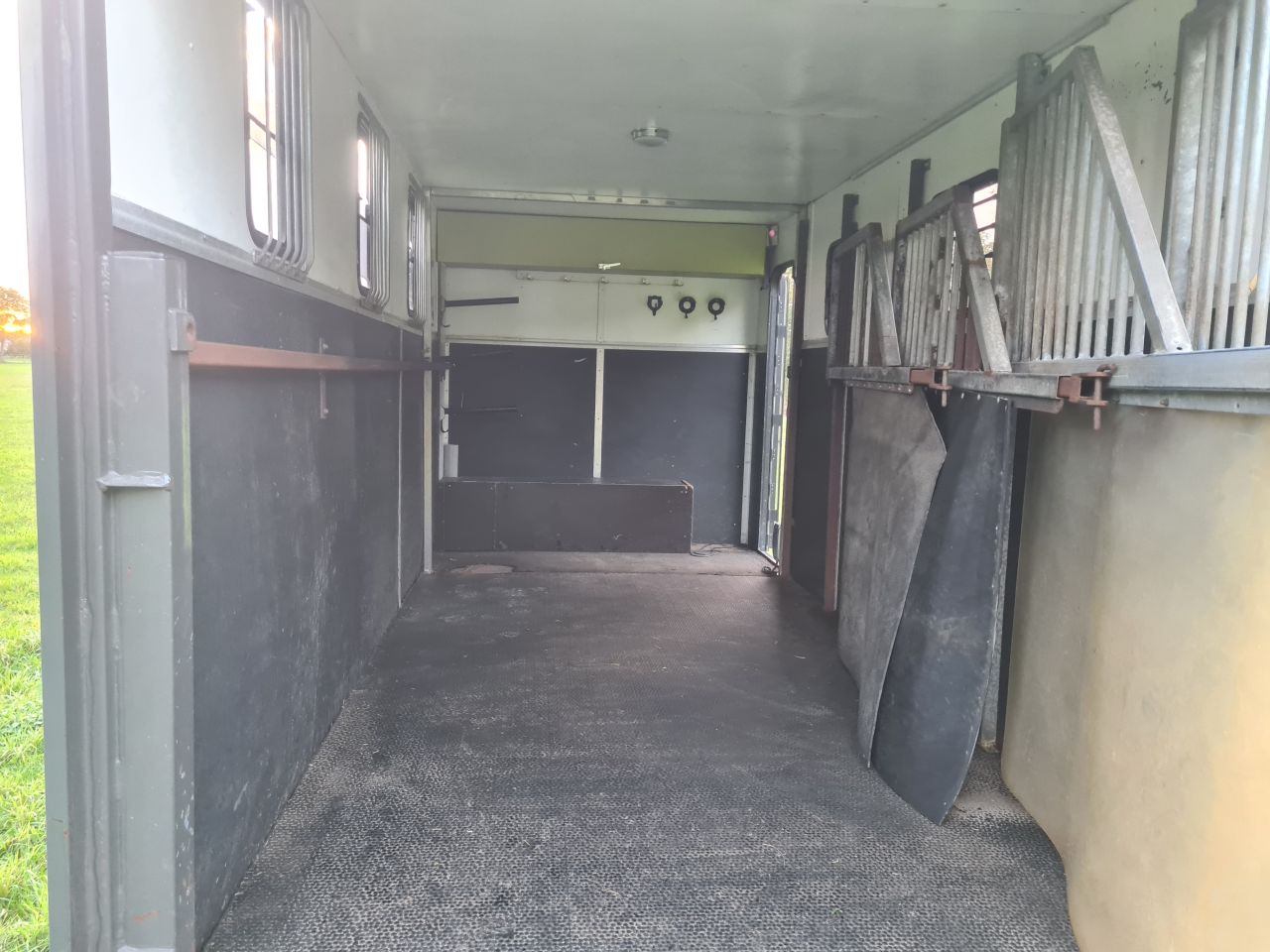 Daf 45 paardenvrachtwagen paardenwagen met luchtvering