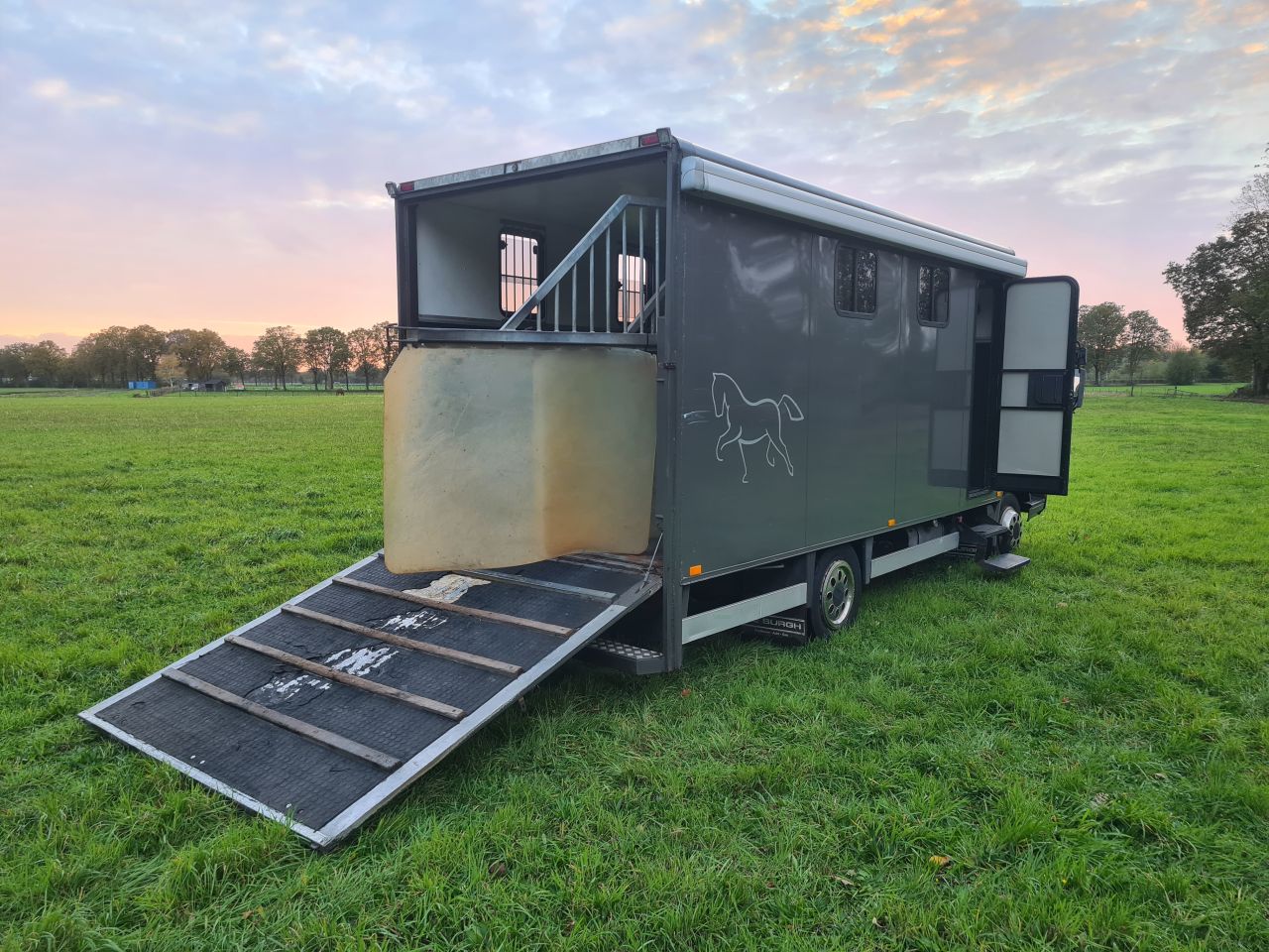Daf 45 paardenvrachtwagen paardenwagen met luchtvering