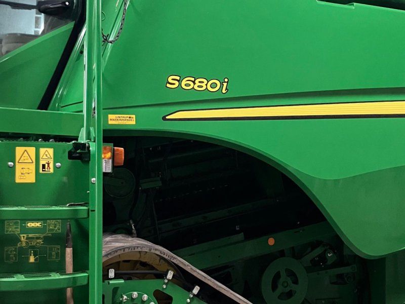 John Deere S680i