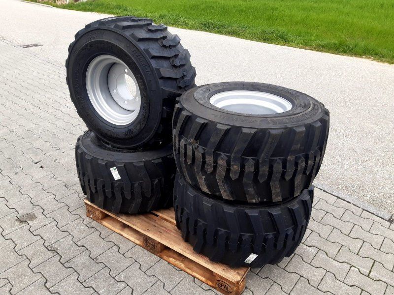 BKT 31X15.50-15 SKID