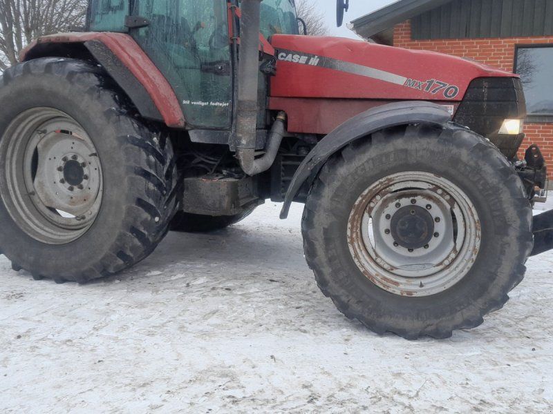 Case IH MX 170 med affjdret foraksel og original frontlift MX 170