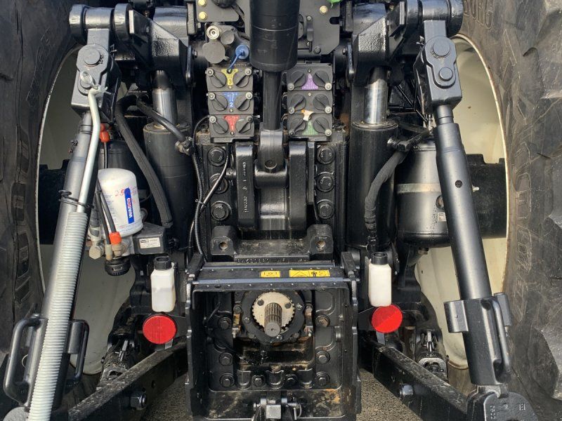 New Holland T8.435 GENESIS