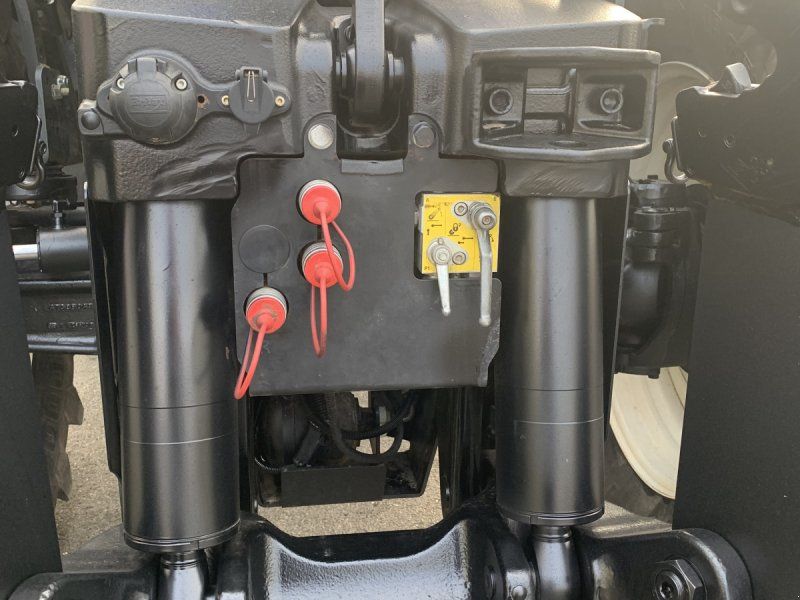 New Holland T8.435 GENESIS