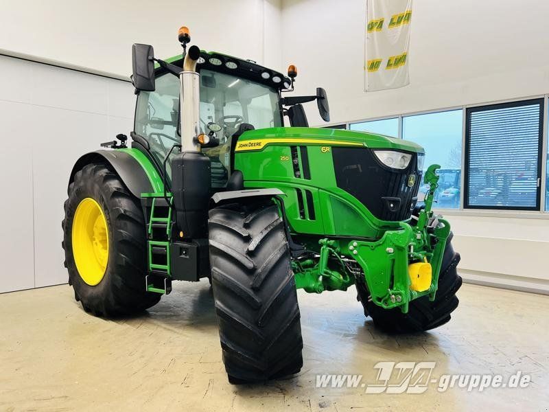 John Deere 6R 250