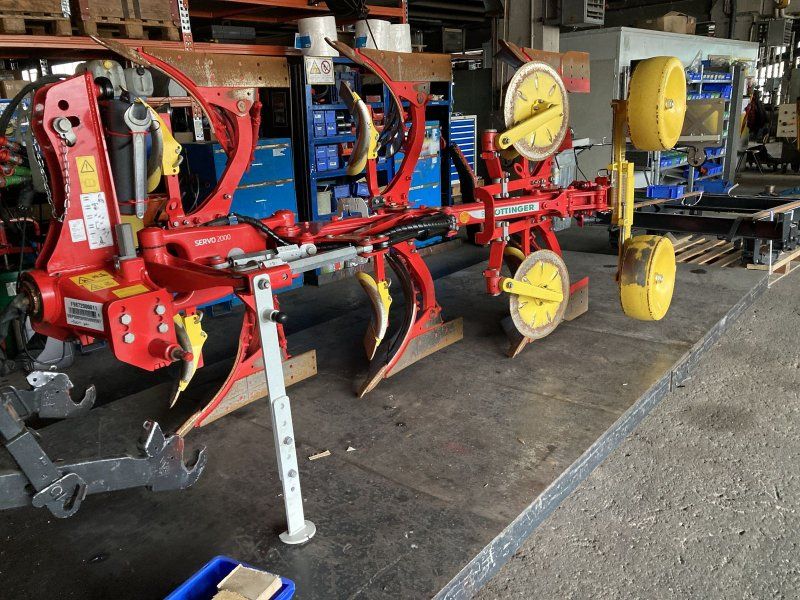 Pöttinger SERVO 2000 3- schar