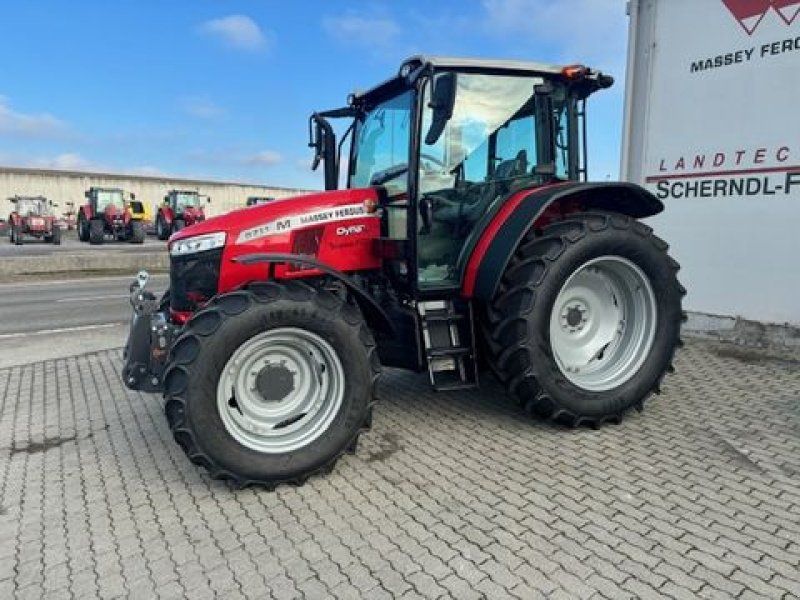 Massey Ferguson 5711 M