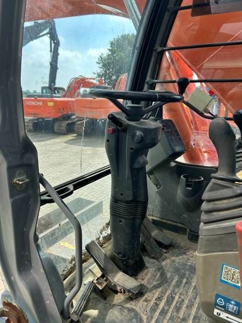 Hitachi ZX 130 W