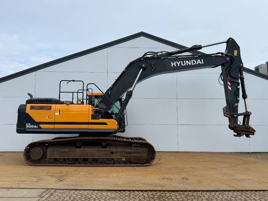 Hyundai HX300AL - Quick Coupler / 360&deg; Camera