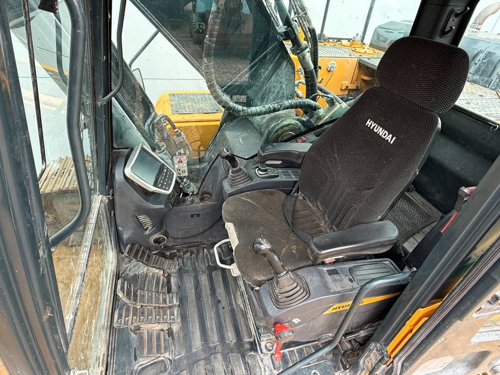 Hyundai HX300AL - Quick Coupler / 360&deg; Camera