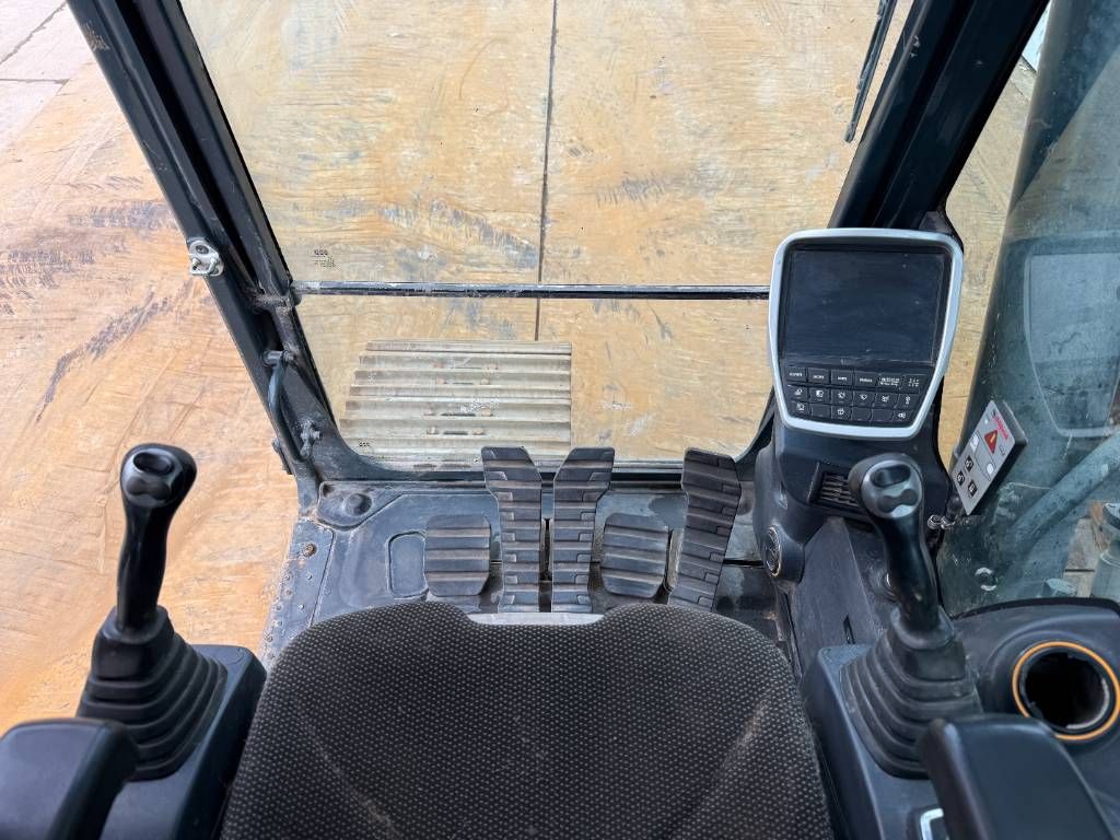 Hyundai HX300AL - Quick Coupler / 360&deg; Camera