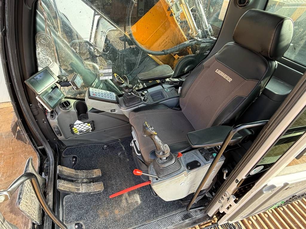 Liebherr R930 LC V - FULL SPEC / OilQuick / Joystick Ride