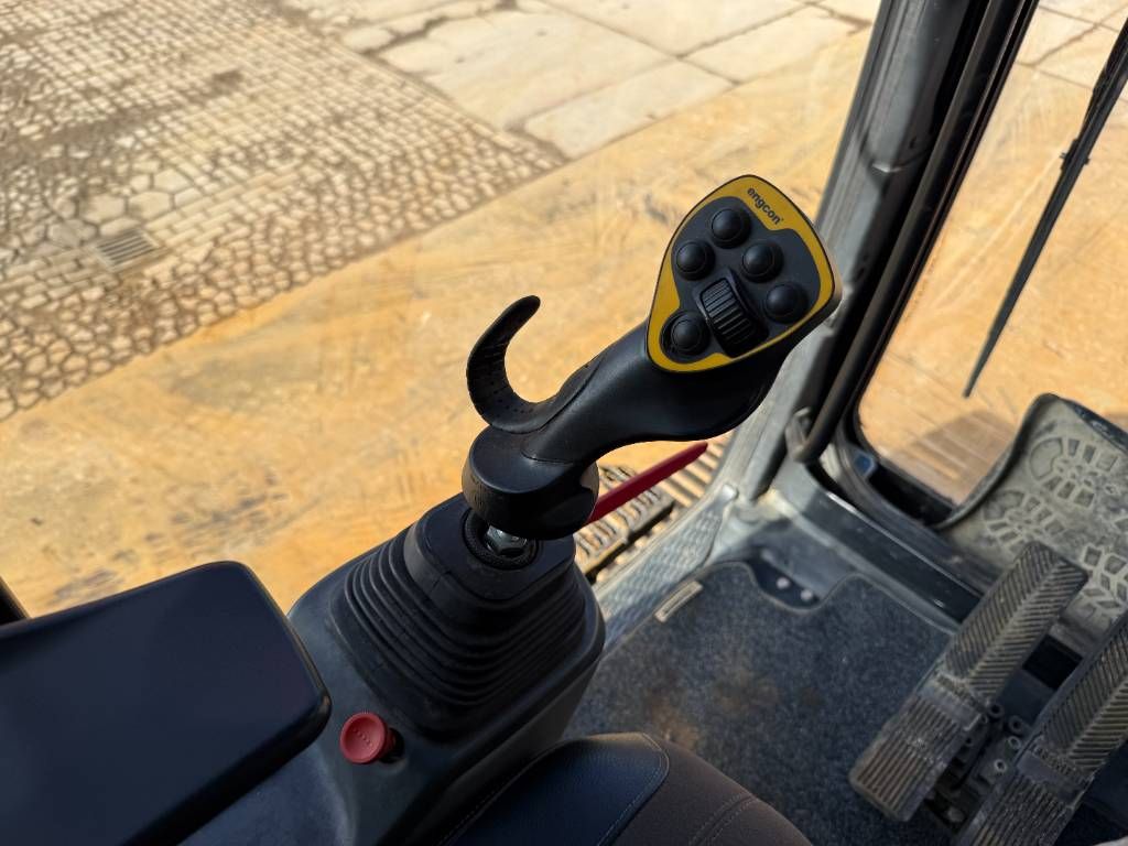 Liebherr R930 LC V - FULL SPEC / OilQuick / Joystick Ride