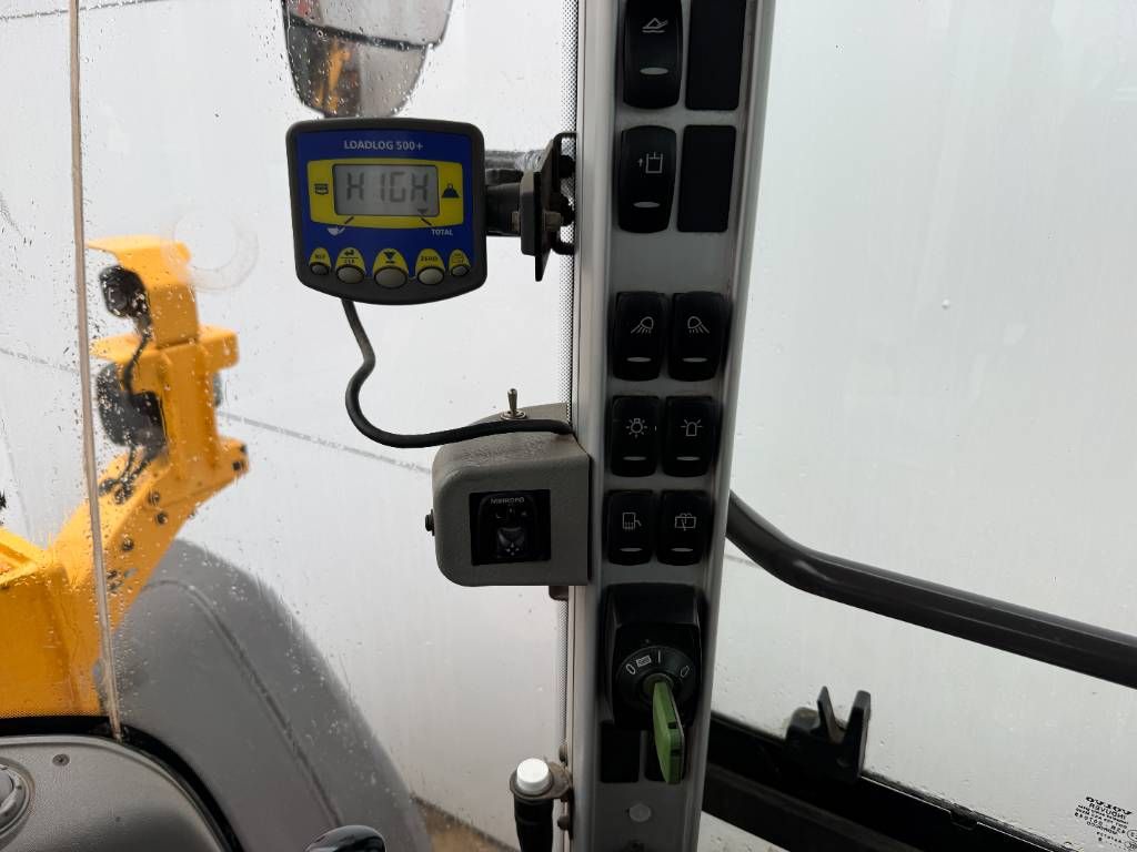Volvo L120H - 3rd Function / Weight System